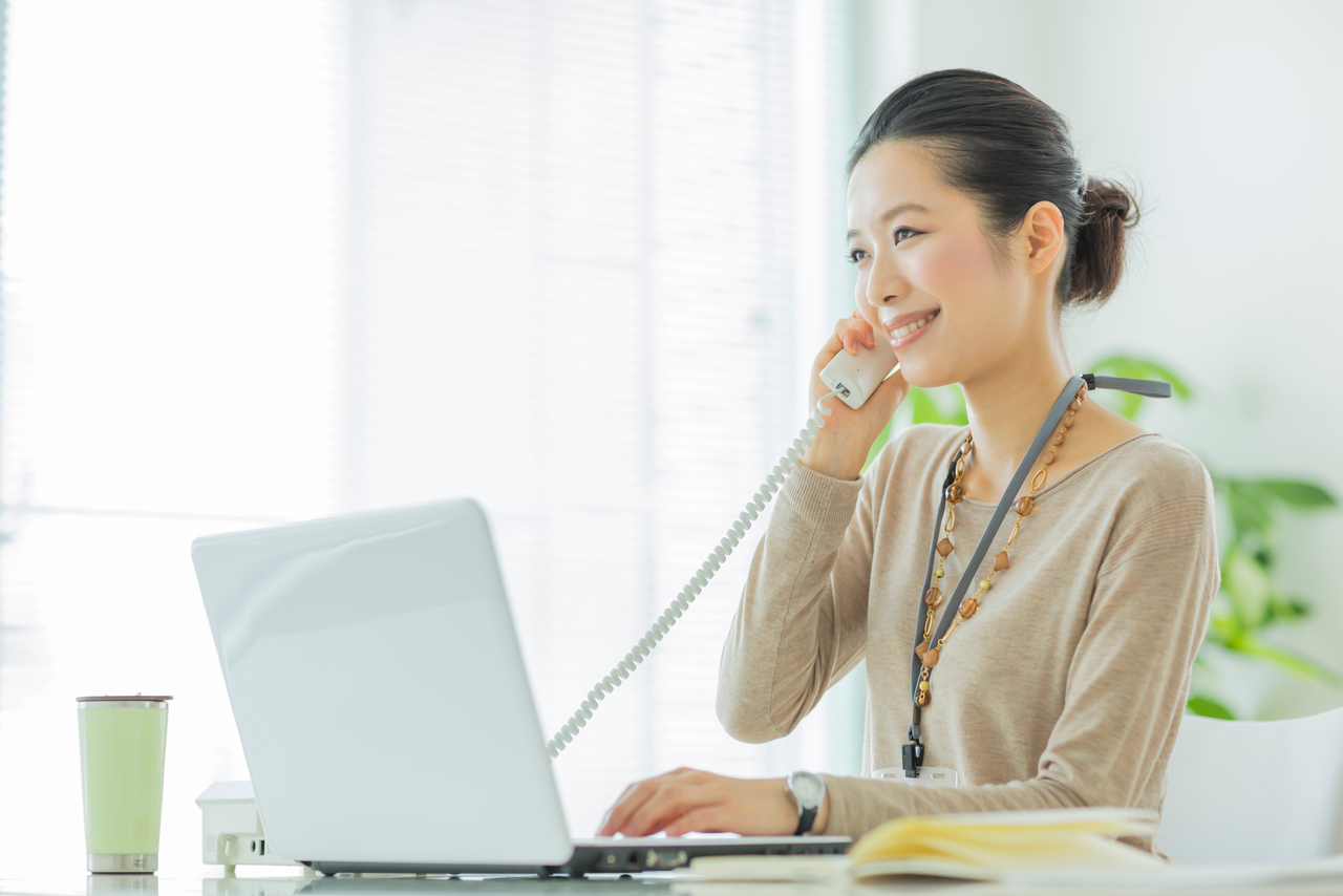 女性社労士画像